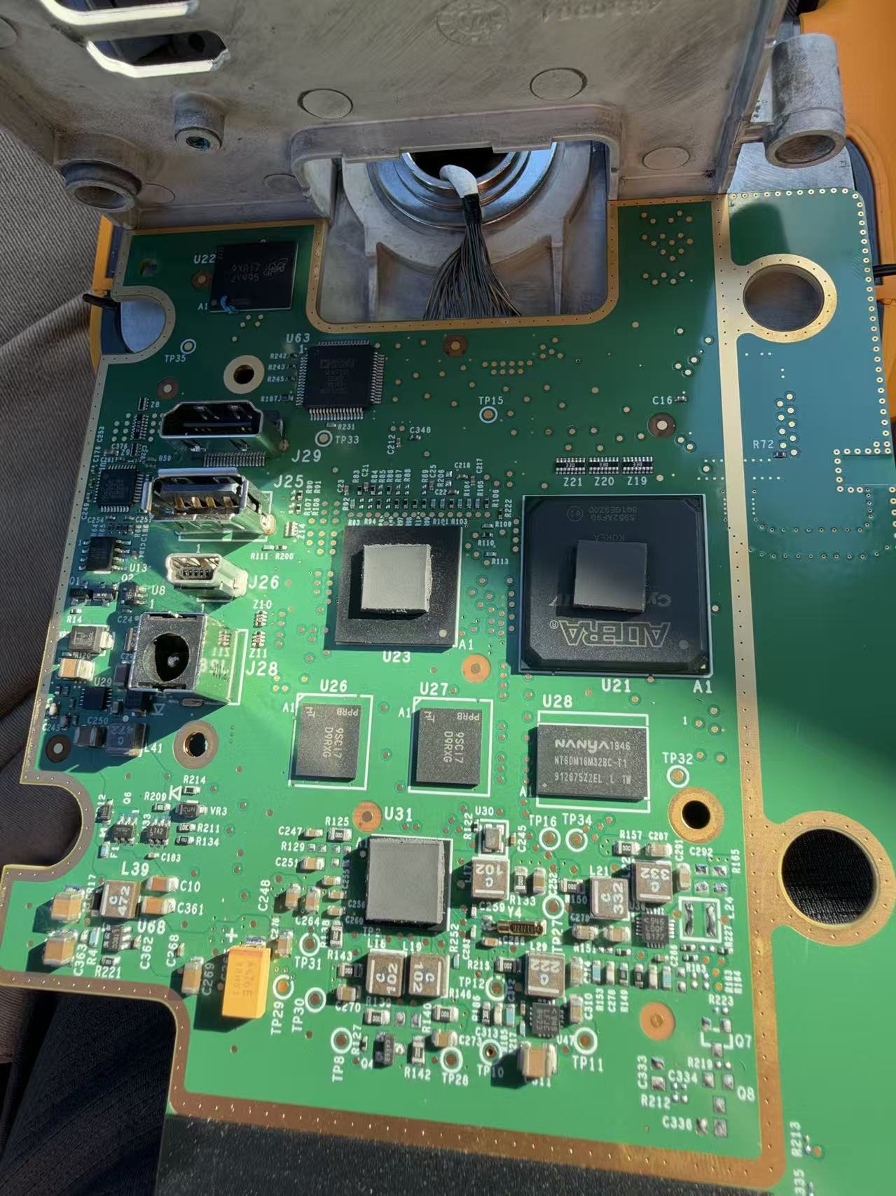 Main board, screen side, enclosure off: the DM3730 processor and its two memories in the middle, the Cyclone IV FPGA with its memory to the right, the power management chip below them, the HDMI, USB and power jacks on the left.